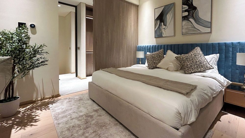 Luxury Penthouse, 1 King Bed, Balcony