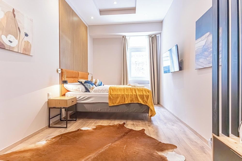 Basic Room, 1 King Bed, Non Smoking, City View