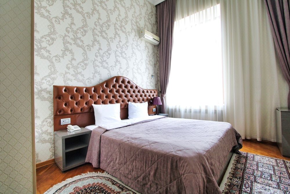 Pilot Inn Hotel Baku Standard Double Room, 1 King Bed, City View