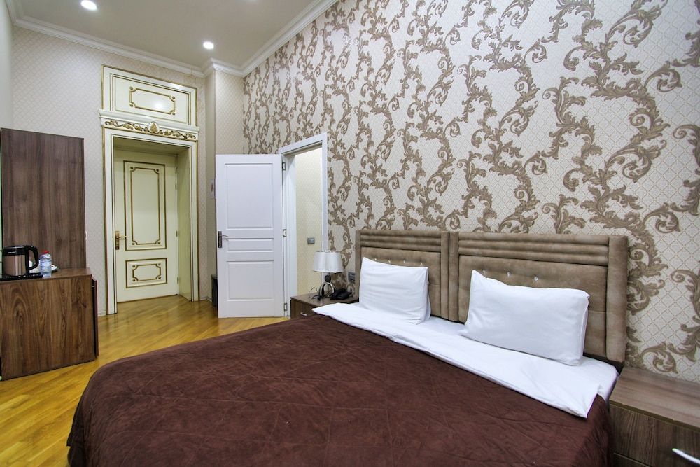 Family Room, 2 Bedrooms, City View