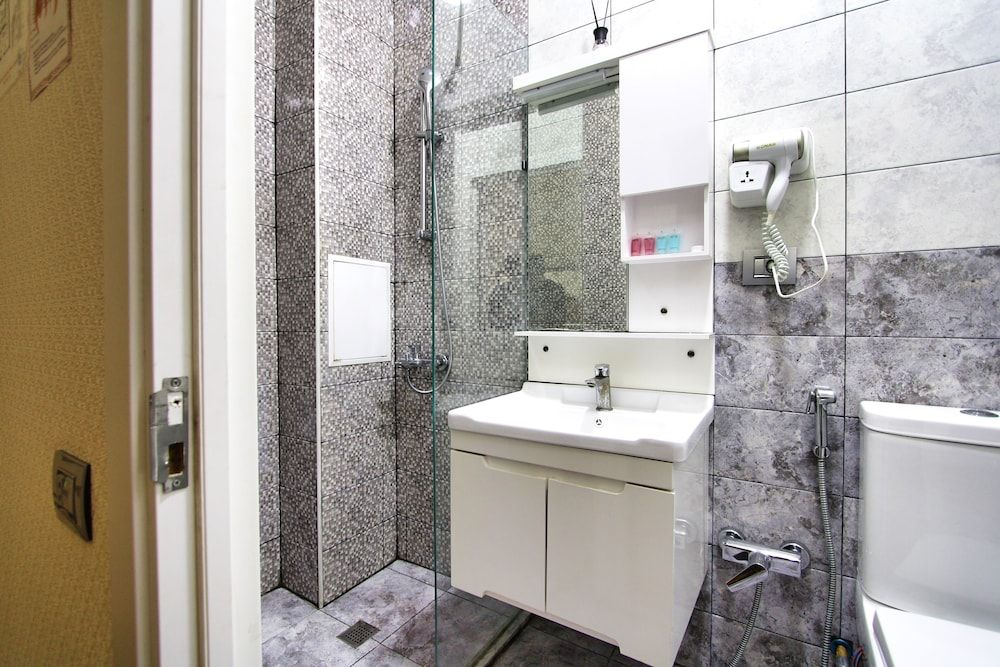 Pilot Inn Hotel Baku Standard Double Room, 1 King Bed, City View 23