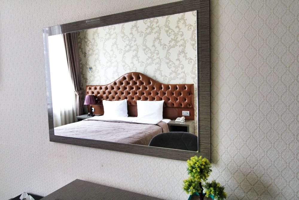 Pilot Inn Hotel Baku Standard Double Room, 1 King Bed, City View 16