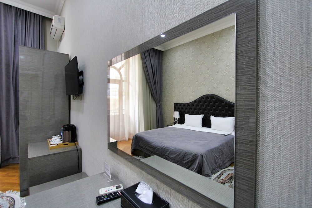 Pilot Inn Hotel Baku Standard Double Room, 1 King Bed, City View 7