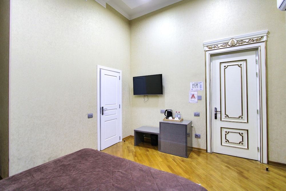 Pilot Inn Hotel Baku Standard Double Room, 1 King Bed, City View 28