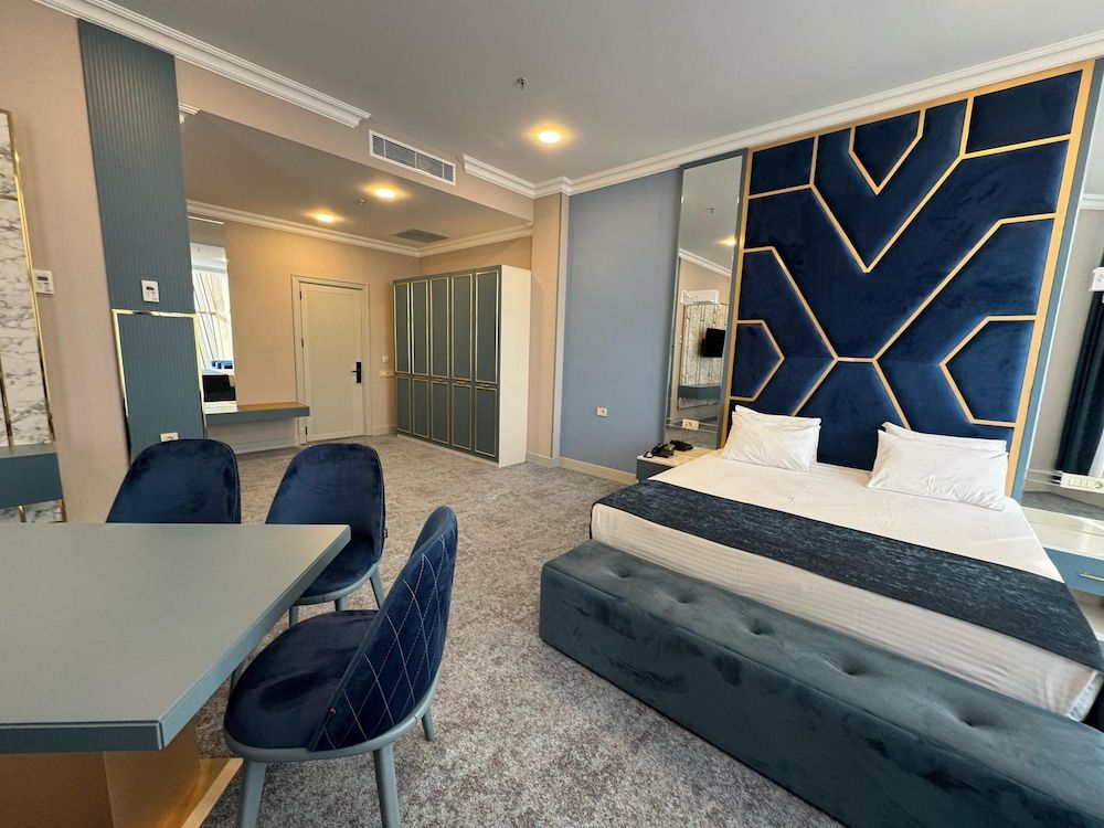 Panoramic Room