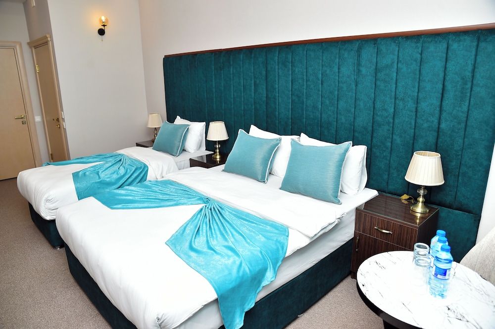 Karat Inn Boutique Hotel Family Room, Courtyard View 2