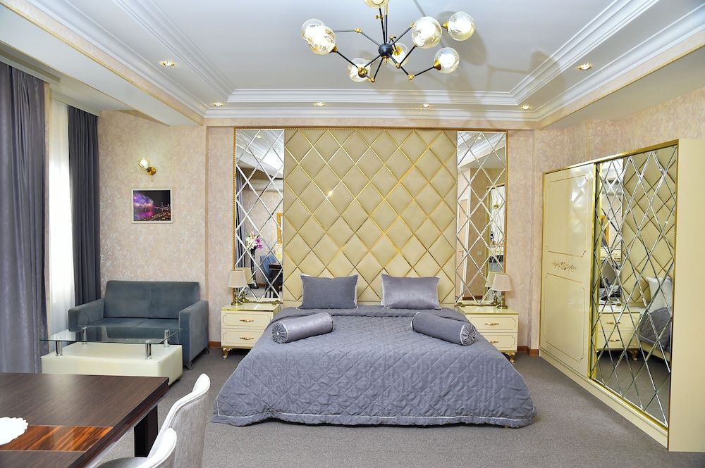 Karat Inn Boutique Hotel Family Room, Courtyard View 4