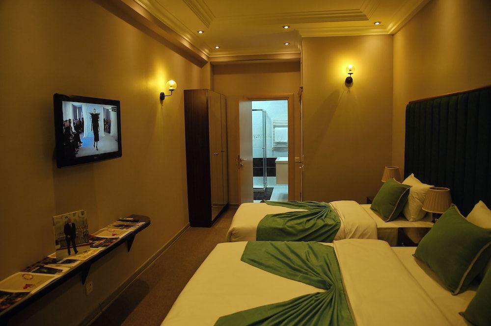 Karat Inn Boutique Hotel Family Room, Courtyard View 10