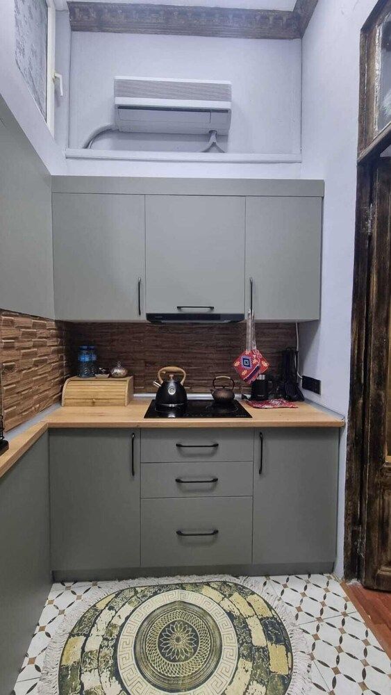 Apartments History 1870 Family Apartment, Courtyard View 15