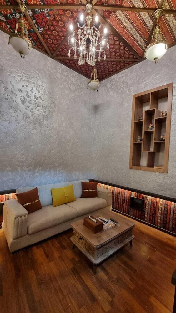 Apartments History 1870 Family Apartment, Courtyard View 18