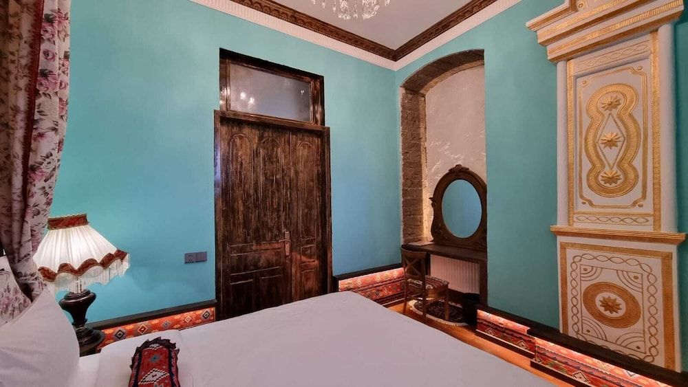 Apartments History 1870 Family Apartment, Courtyard View 8