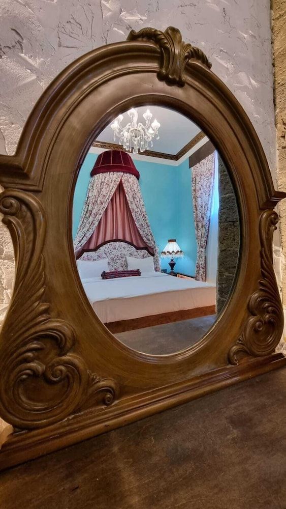 Apartments History 1870 Family Apartment, Courtyard View 10