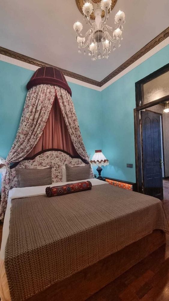 Apartments History 1870 Family Apartment, Courtyard View