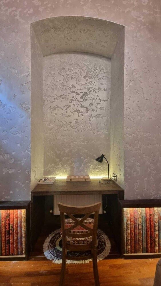 Apartments History 1870 Family Apartment, Courtyard View 14