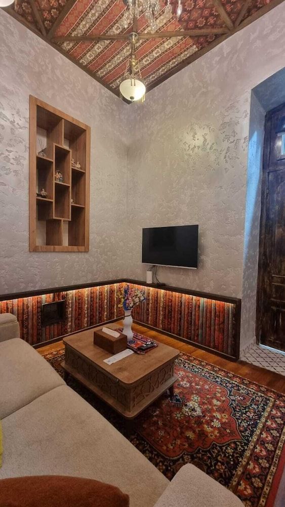 Apartments History 1870 Family Apartment, Courtyard View 16