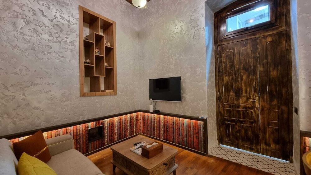 Apartments History 1870 Family Apartment, Courtyard View 19