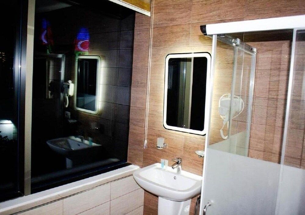 Sunday INN Hotel Double Room, City View 9