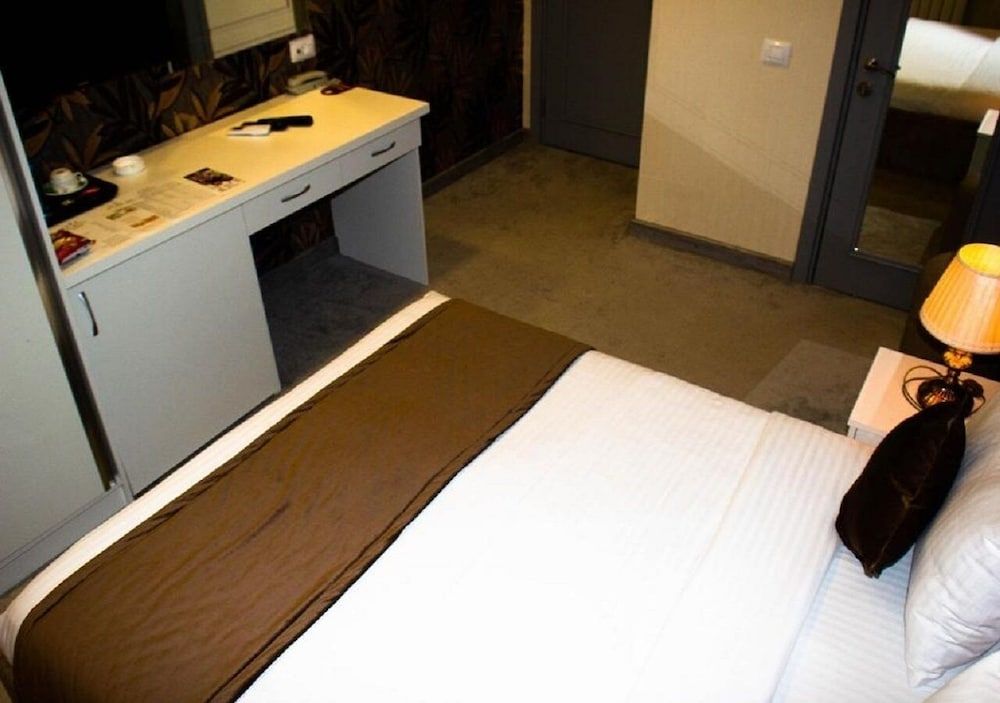 Sunday INN Hotel Double Room, City View 7