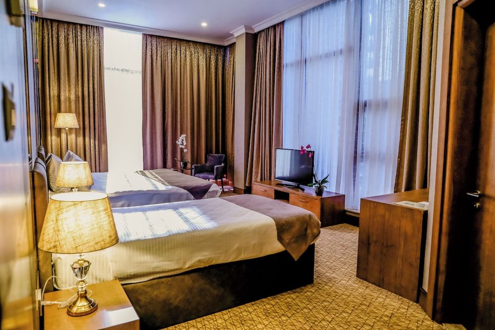 Family Triple Room, City View