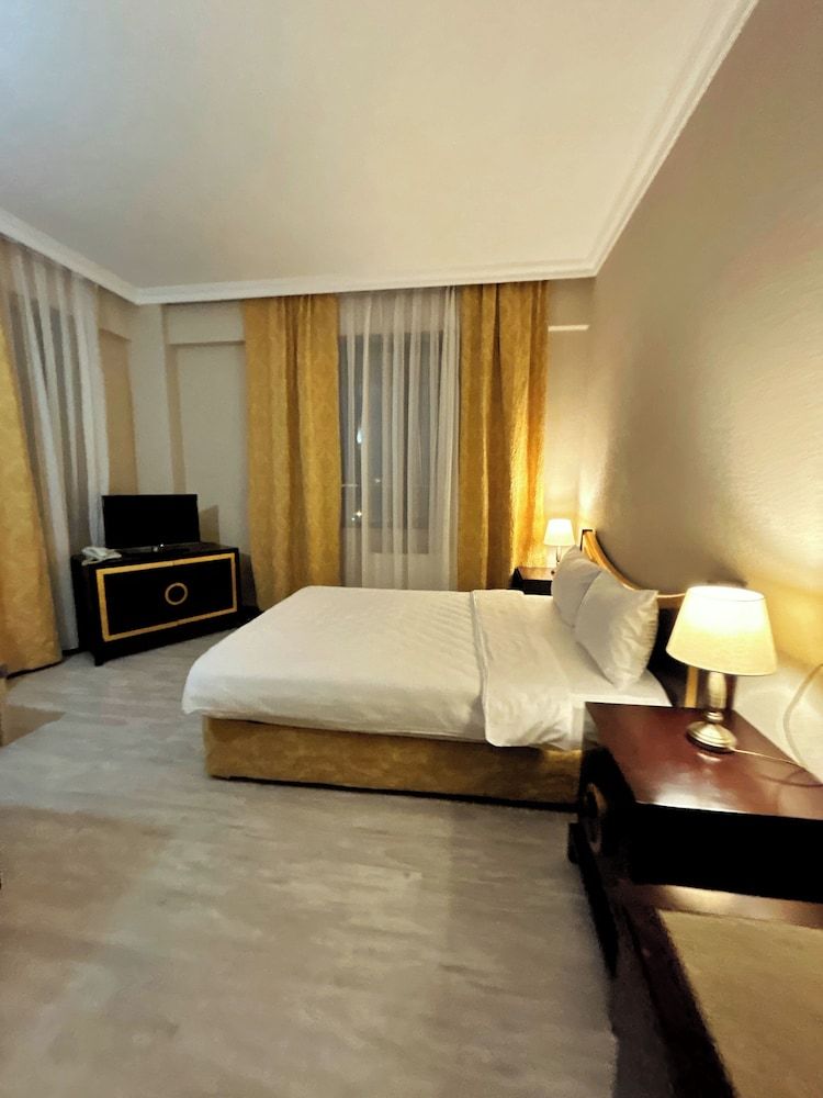 Crown Suites Standard Double Room