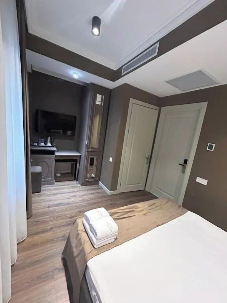 Deluxe Room, City View