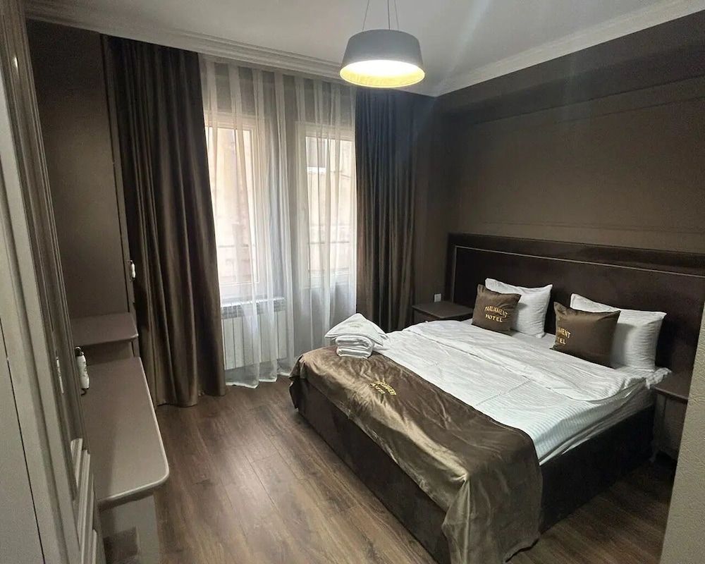 Parliament Palace Hotel Baku Standard Room, City View 11