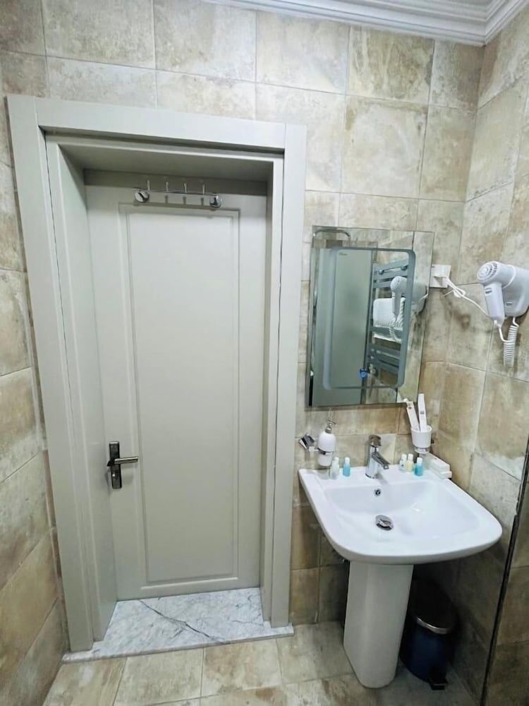 Parliament Palace Hotel Baku Standard Room, City View 15