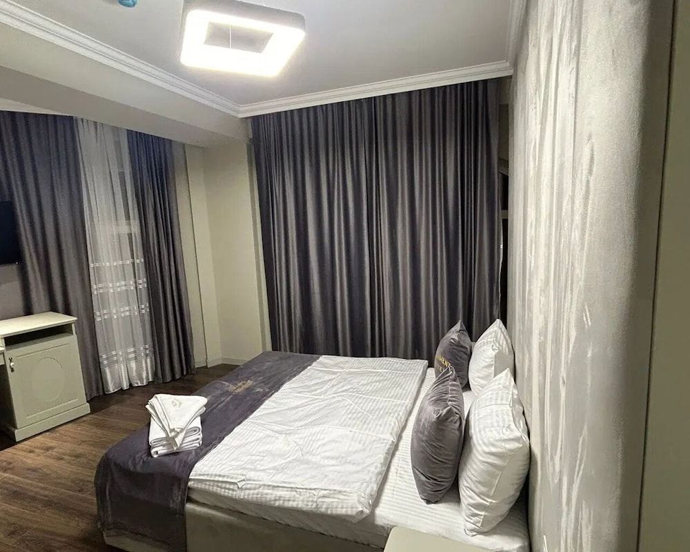 Parliament Palace Hotel Baku Standard Room, City View 9