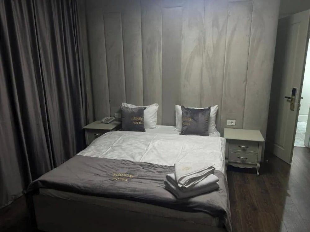 Parliament Palace Hotel Baku Standard Room, City View 5