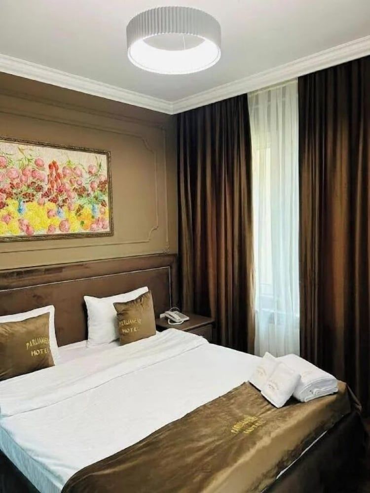 Parliament Palace Hotel Baku Standard Room, City View 7