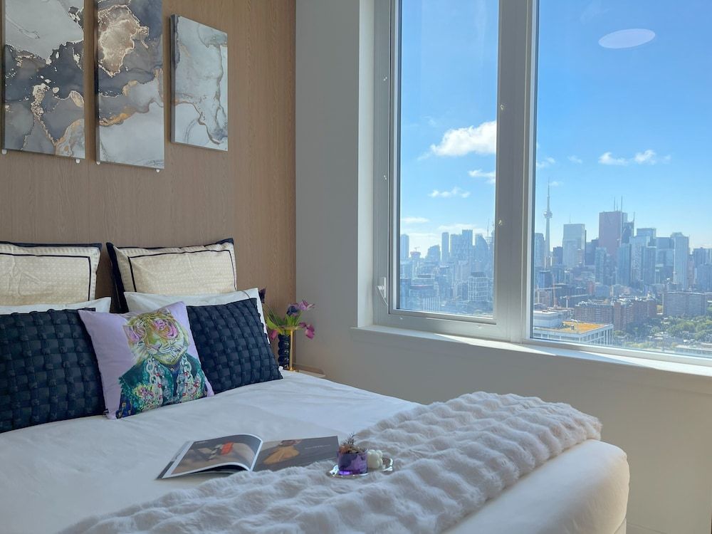 Skyline Luxe Panoramic Suites & towers Toronto Panoramic Penthouse, 2 Bedrooms, Non Smoking 9