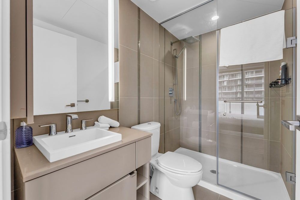 City Centre Suites Deluxe Condo, 2 Bedrooms, Kitchen, City View 7