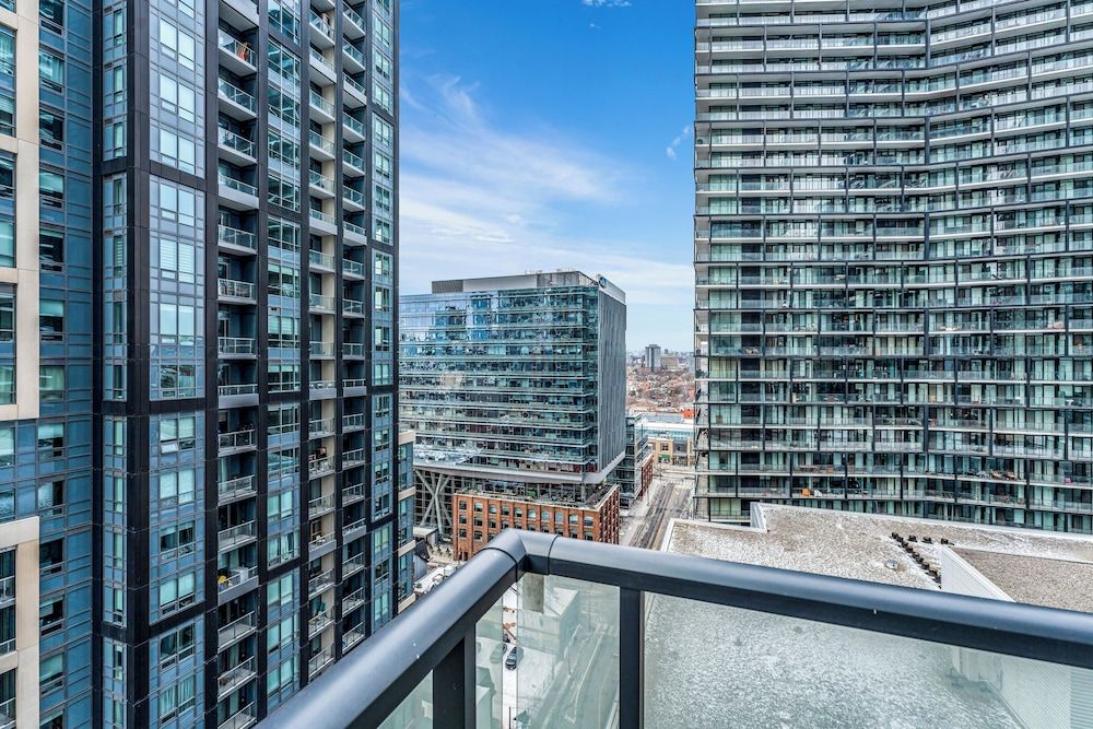 City Centre Suites Deluxe Condo, 2 Bedrooms, Kitchen, City View 3