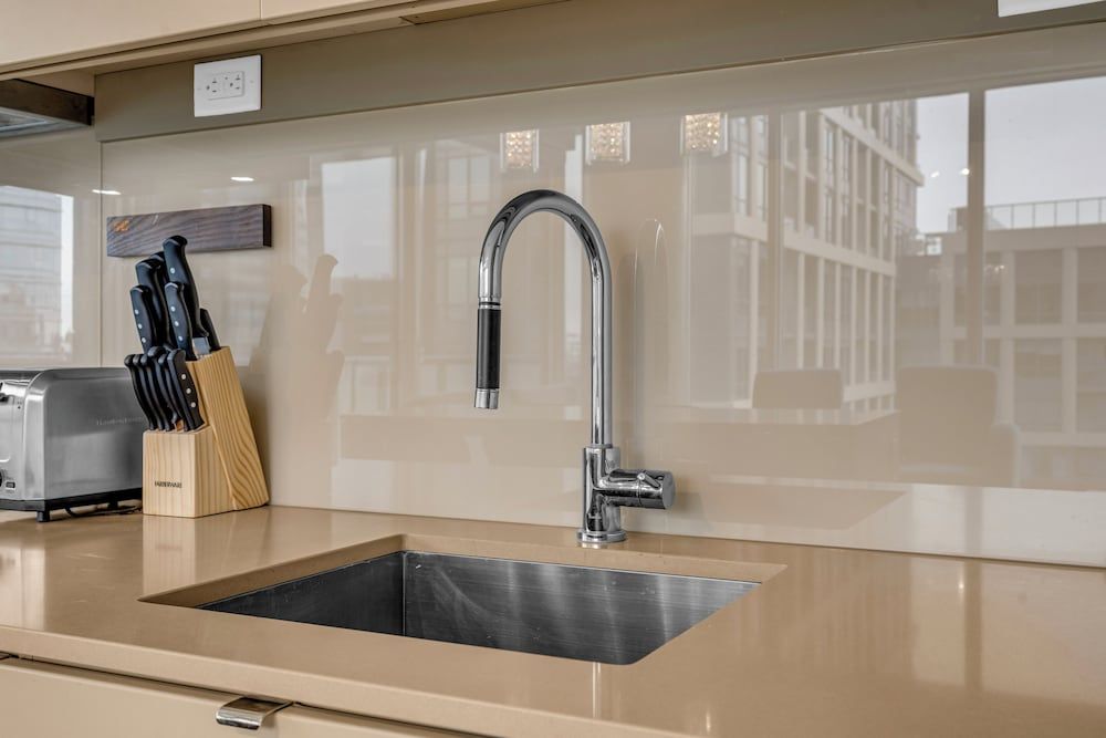 City Centre Suites Deluxe Condo, 2 Bedrooms, Kitchen, City View 6