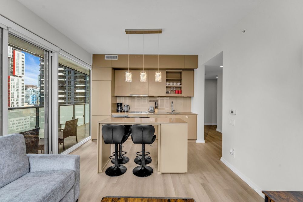 City Centre Suites Deluxe Condo, 2 Bedrooms, Kitchen, City View 8