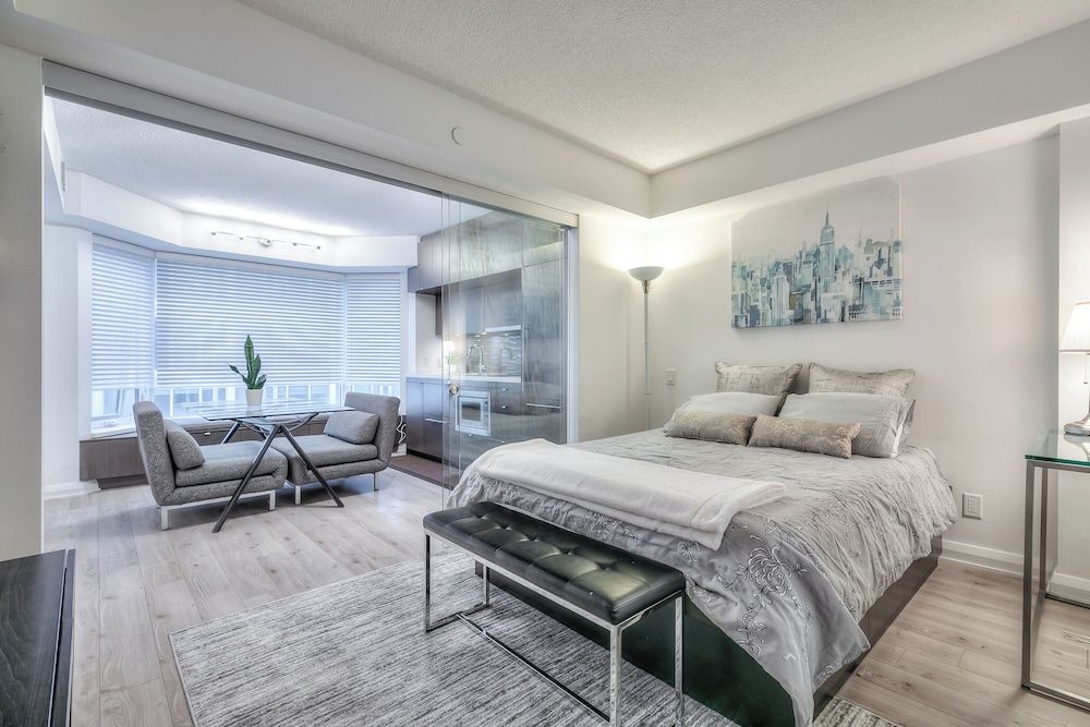 Waterfront Clair Avenue Suites