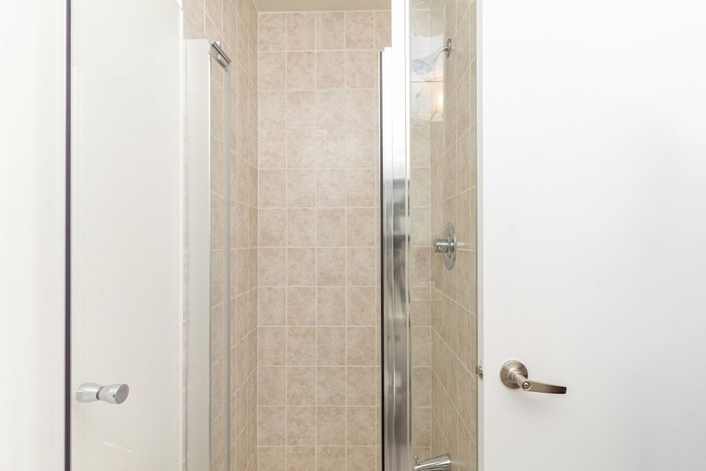 Maple Leaf Square Executive Suites Deluxe Condo, Balcony 8