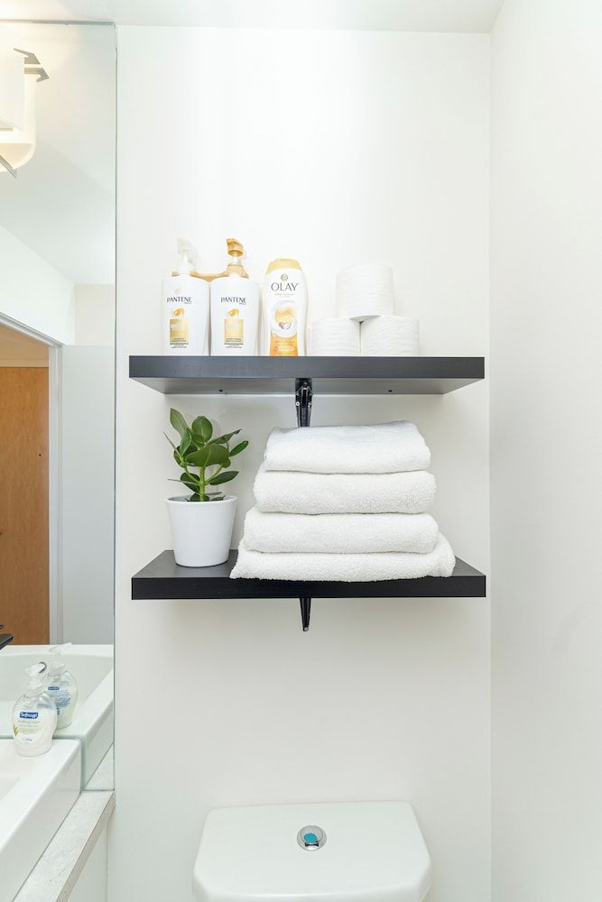 Maple Leaf Square Executive Suites Deluxe Condo, Balcony 10