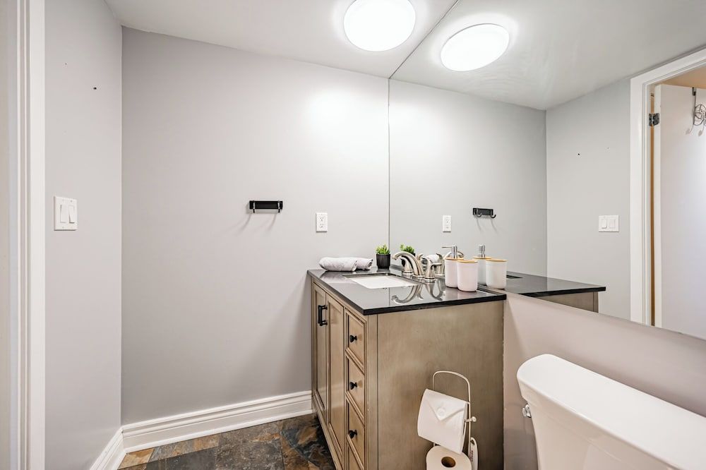 Fort York Suites Comfort Condo 13