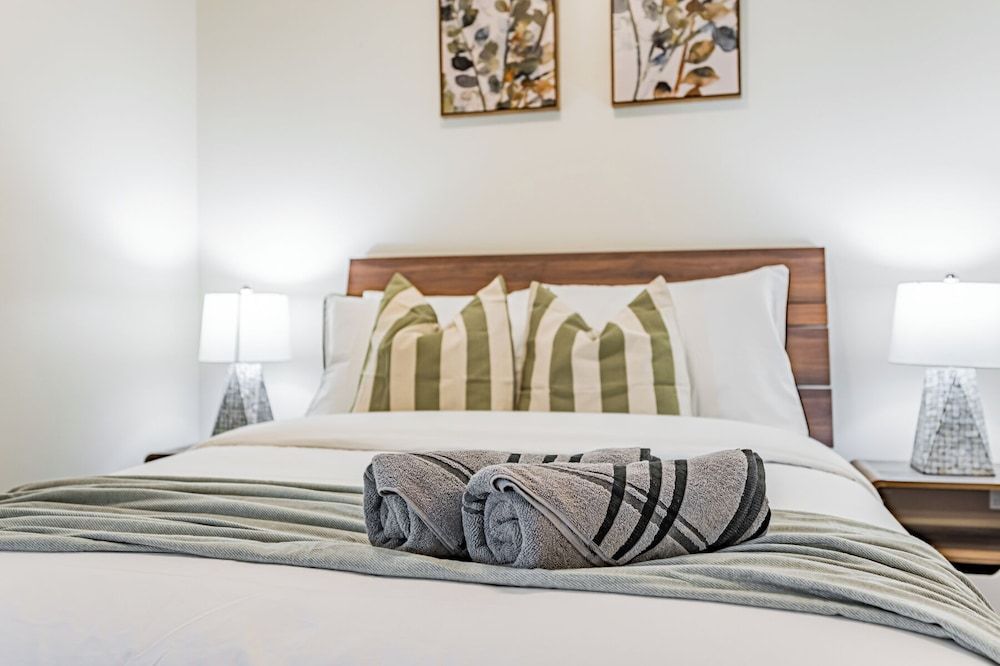 Fort York Suites Comfort Condo 9