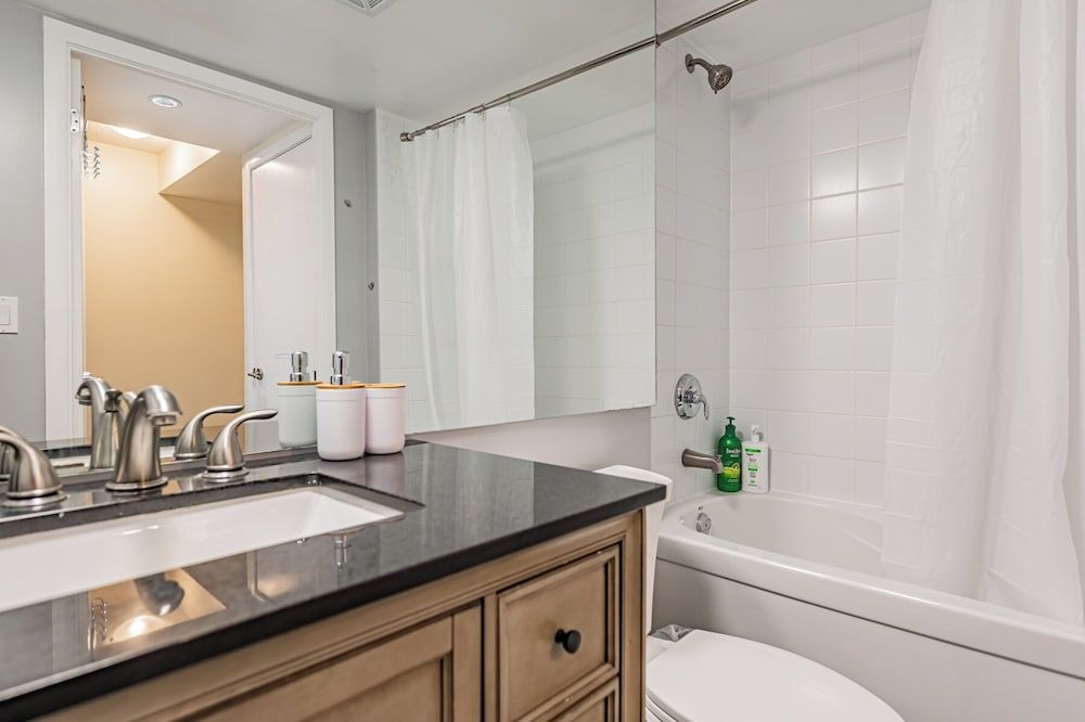 Fort York Suites Comfort Condo 12