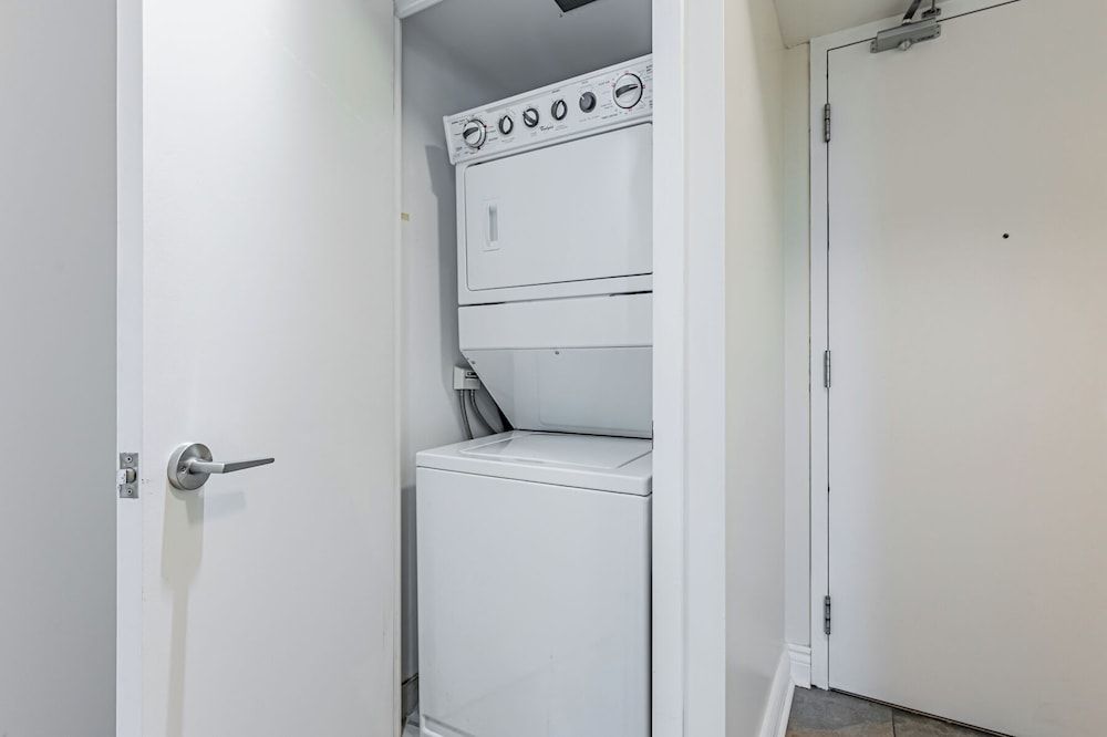 Fort York Suites Comfort Condo 11