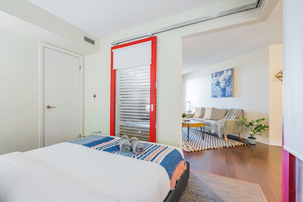 Fort York Suites Comfort Condo 5