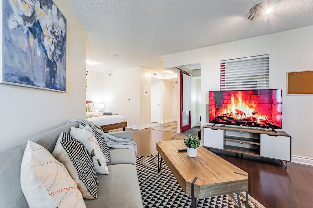 Fort York Suites Comfort Condo 15