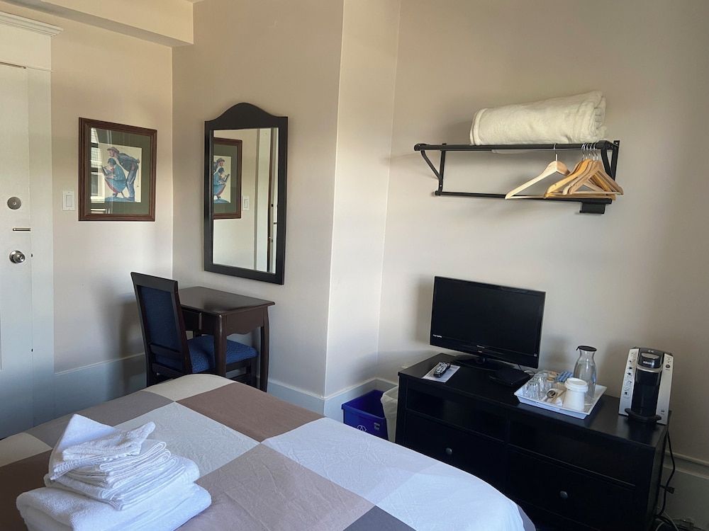 Economy Room, Shared Bathroom