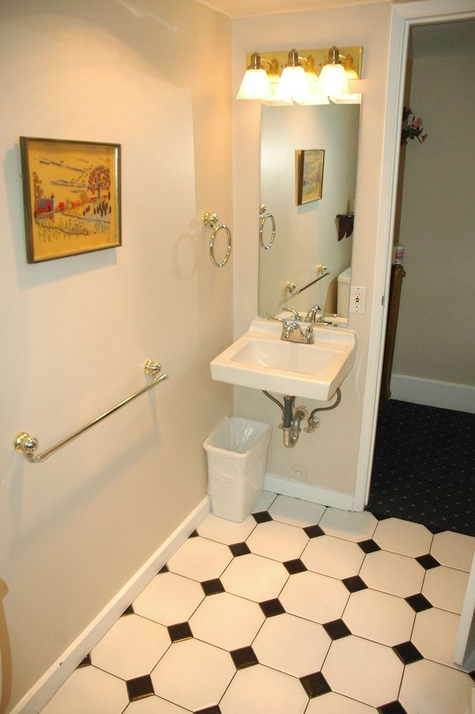 Bathroom sink