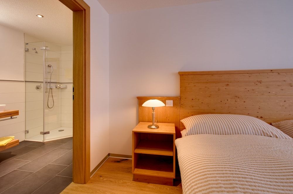 Apartment, 3 Bedrooms, Balcony, Mountain View