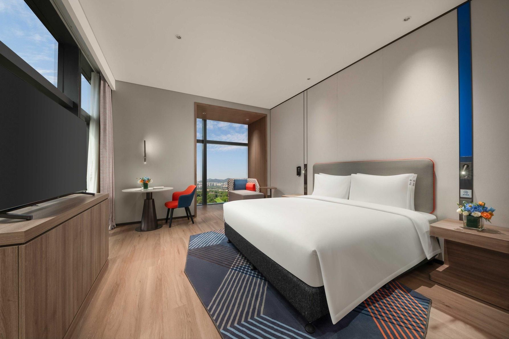 1 King Standard Extra Floor Space
