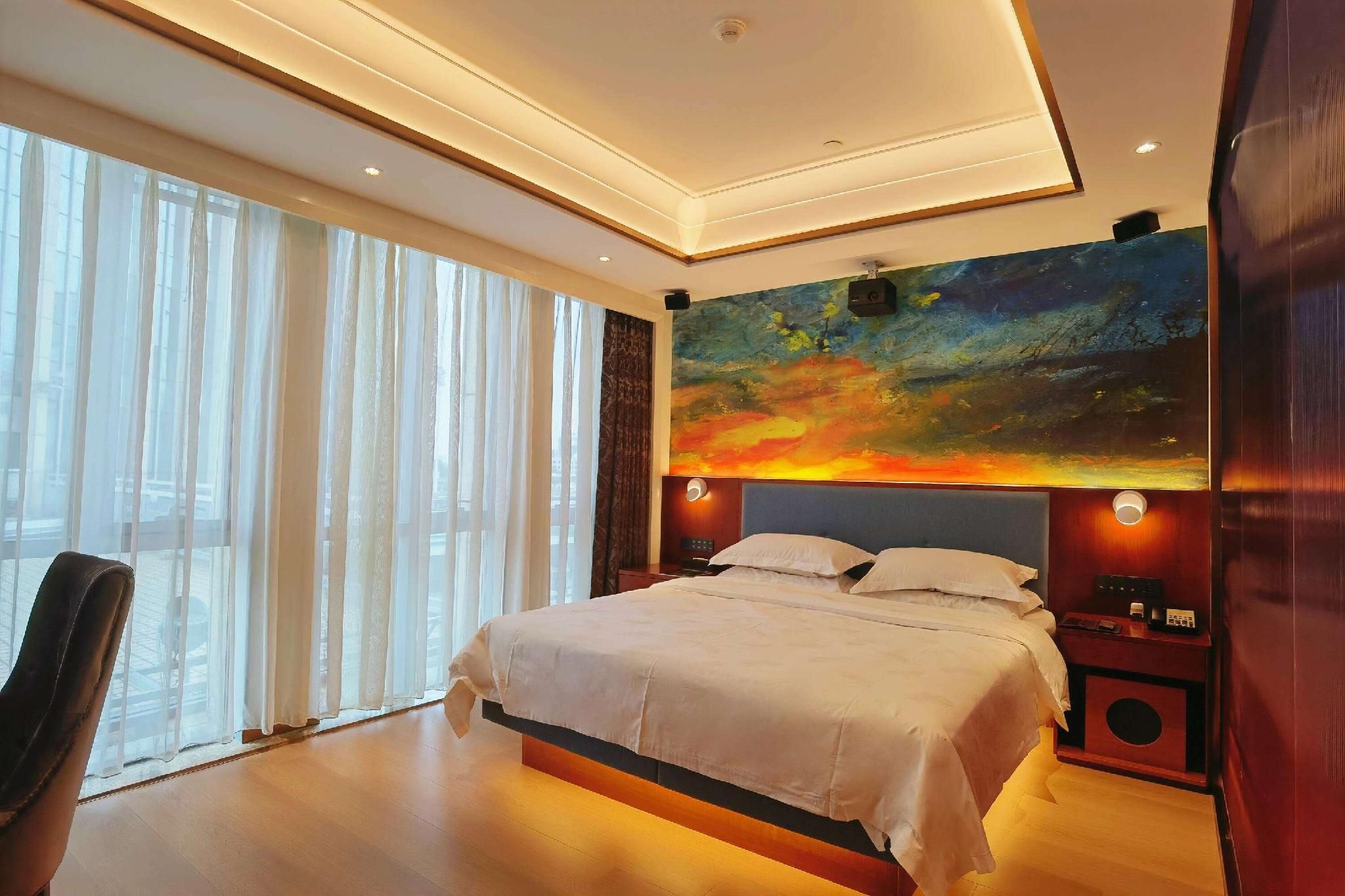 1 King Bed, Deluxe Room, Non-Smoking