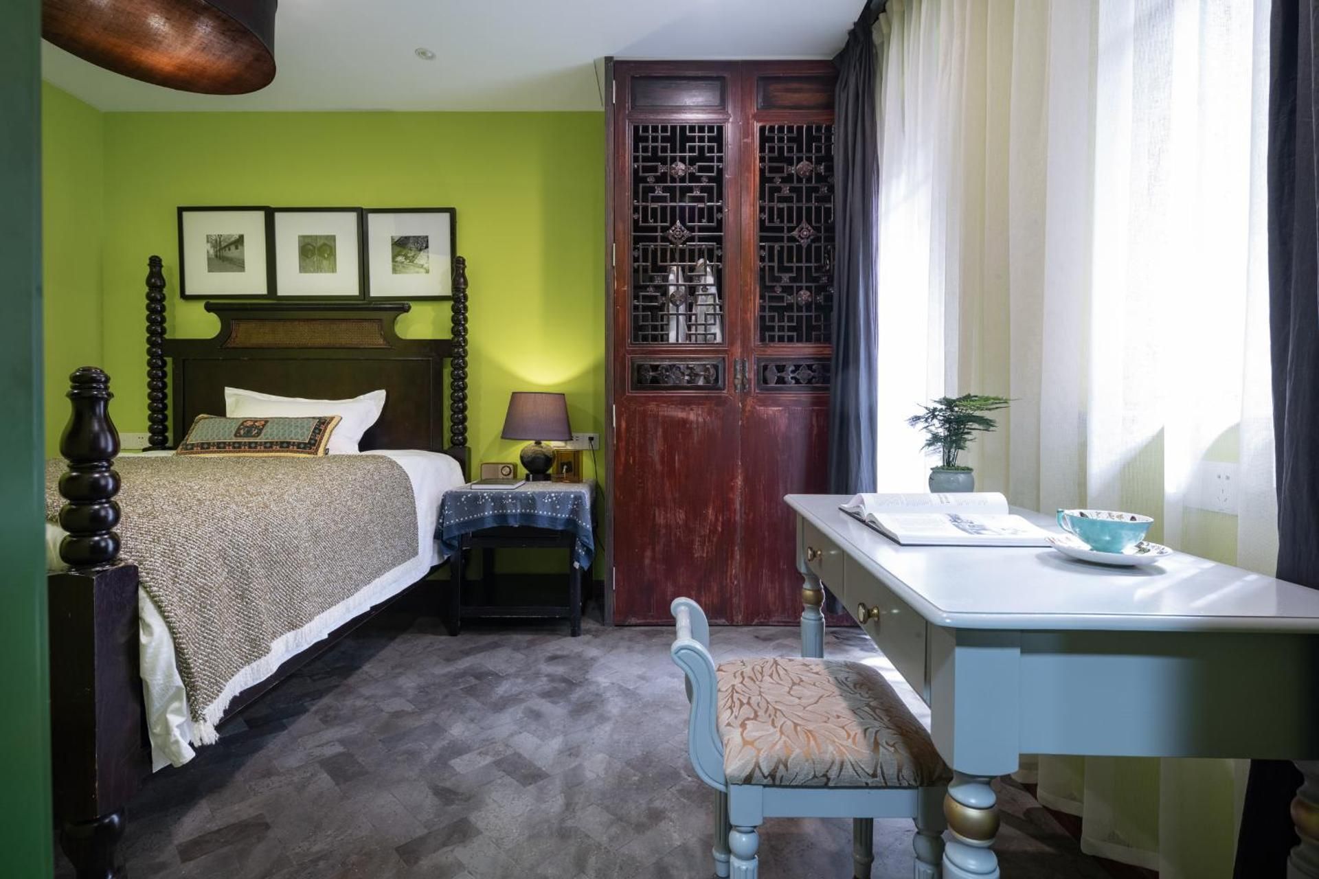 Hotel Cote Cour Deductive Beijing Room with Queen Bed